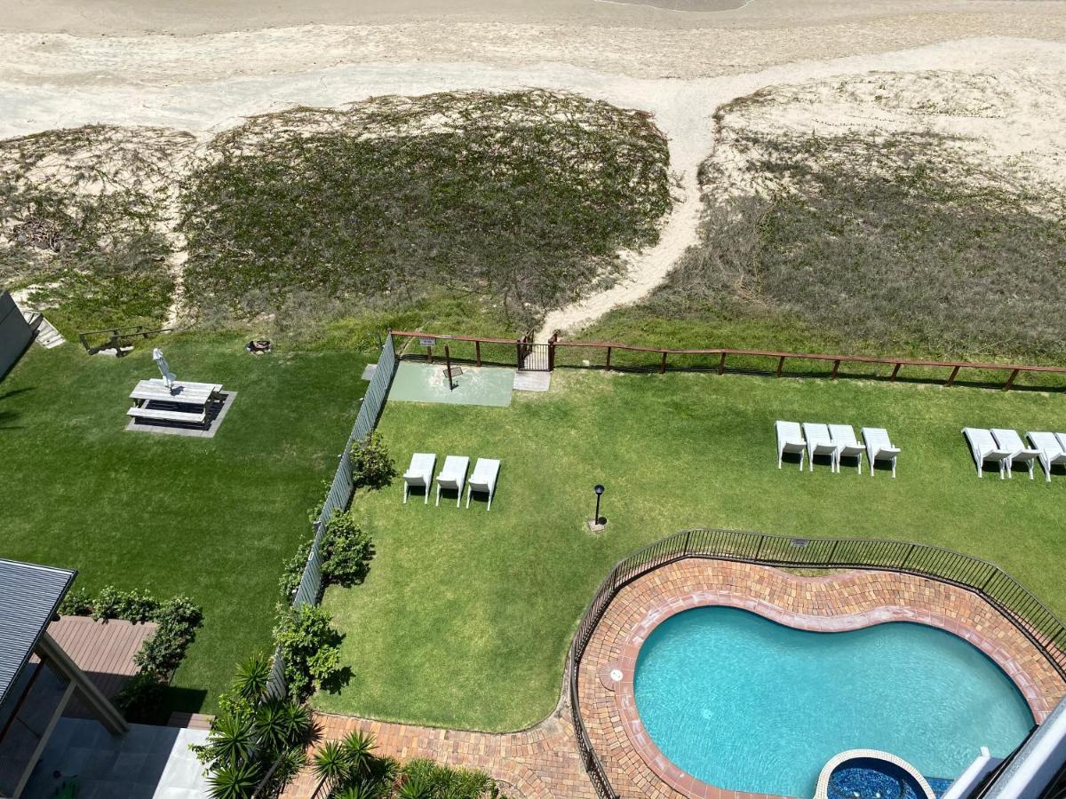 Spindrift On The Beach - Absolute Beachfront Mermaid Beach Esterno foto