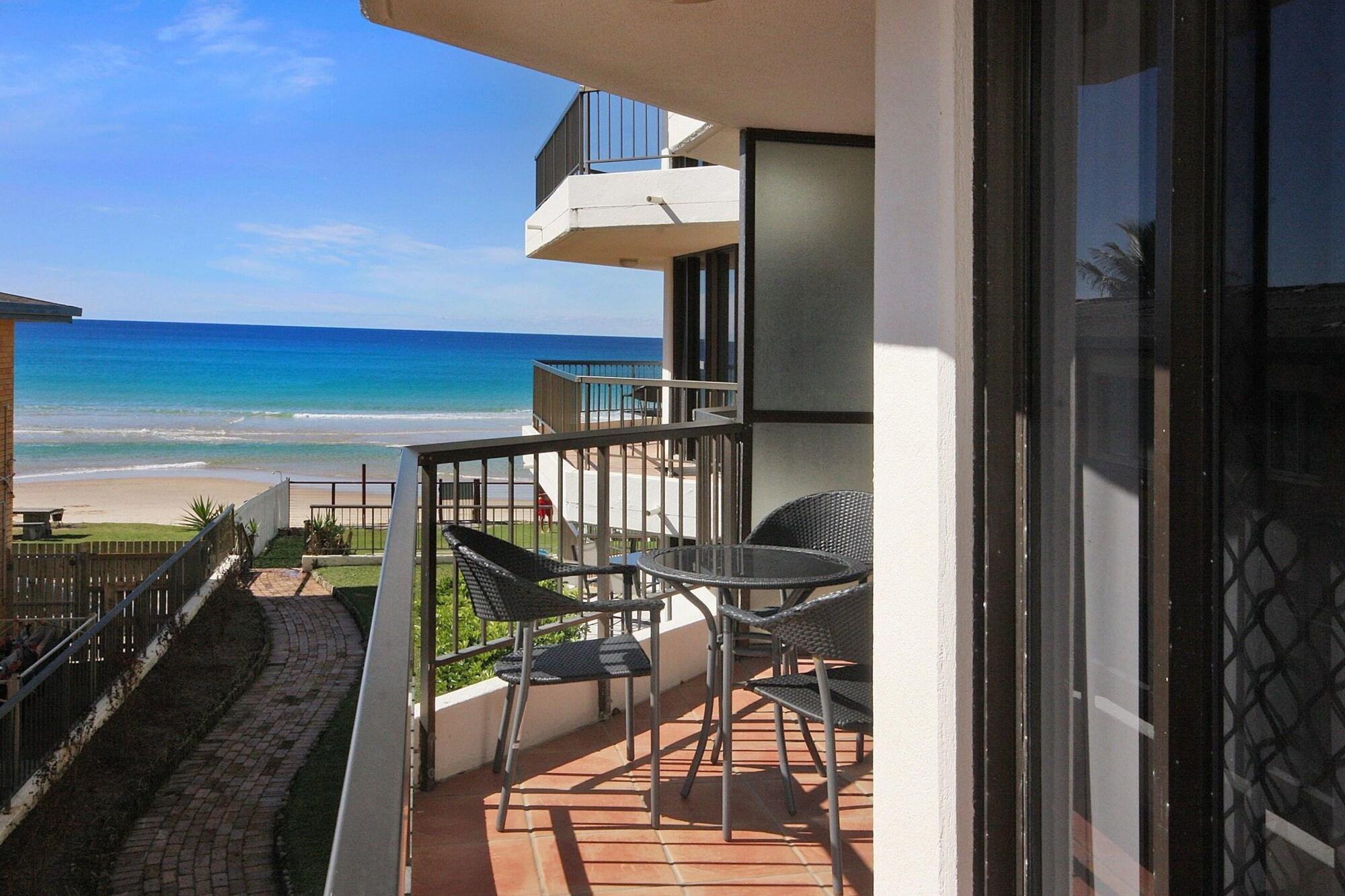 Spindrift On The Beach - Absolute Beachfront Mermaid Beach Esterno foto