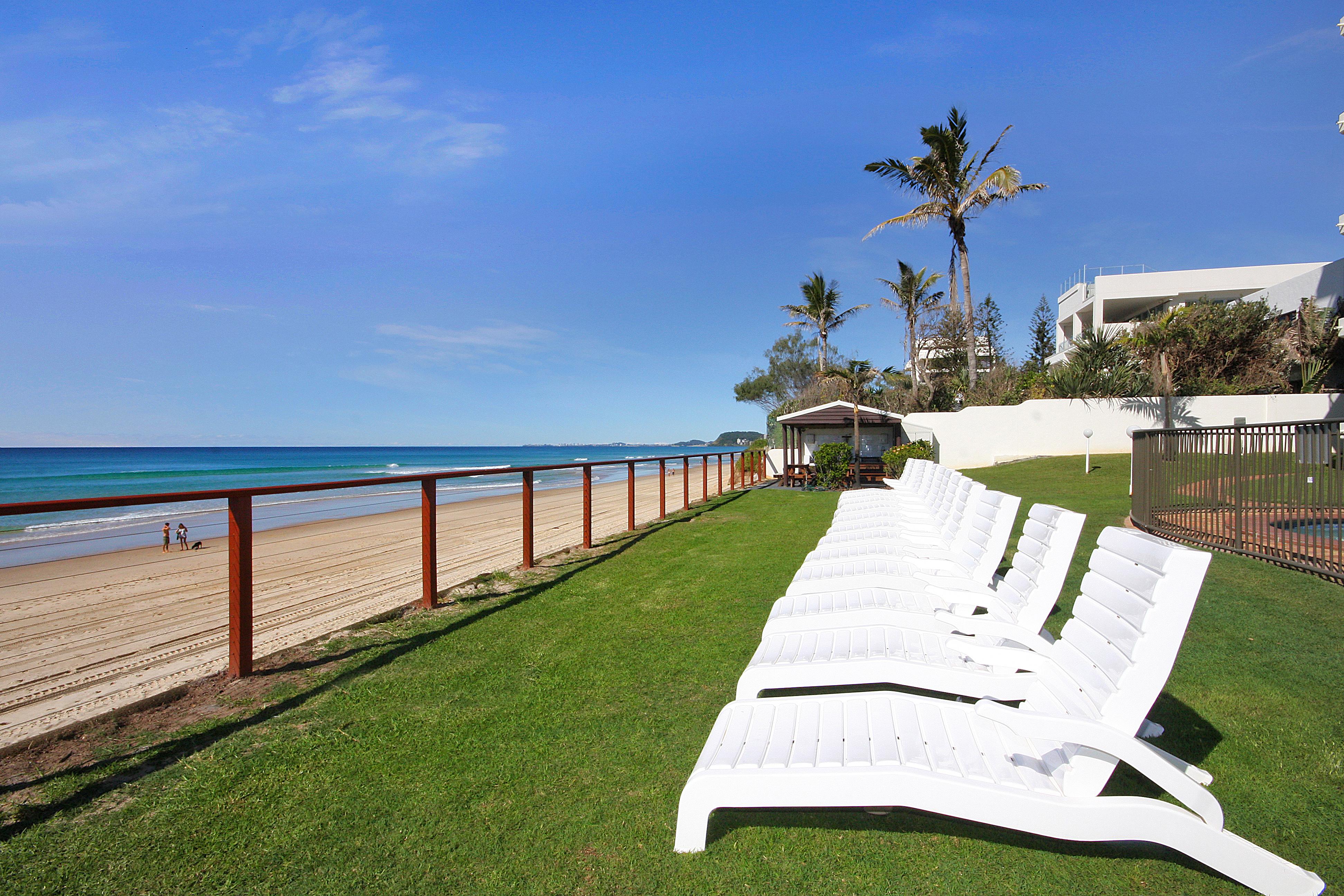 Spindrift On The Beach - Absolute Beachfront Mermaid Beach Esterno foto