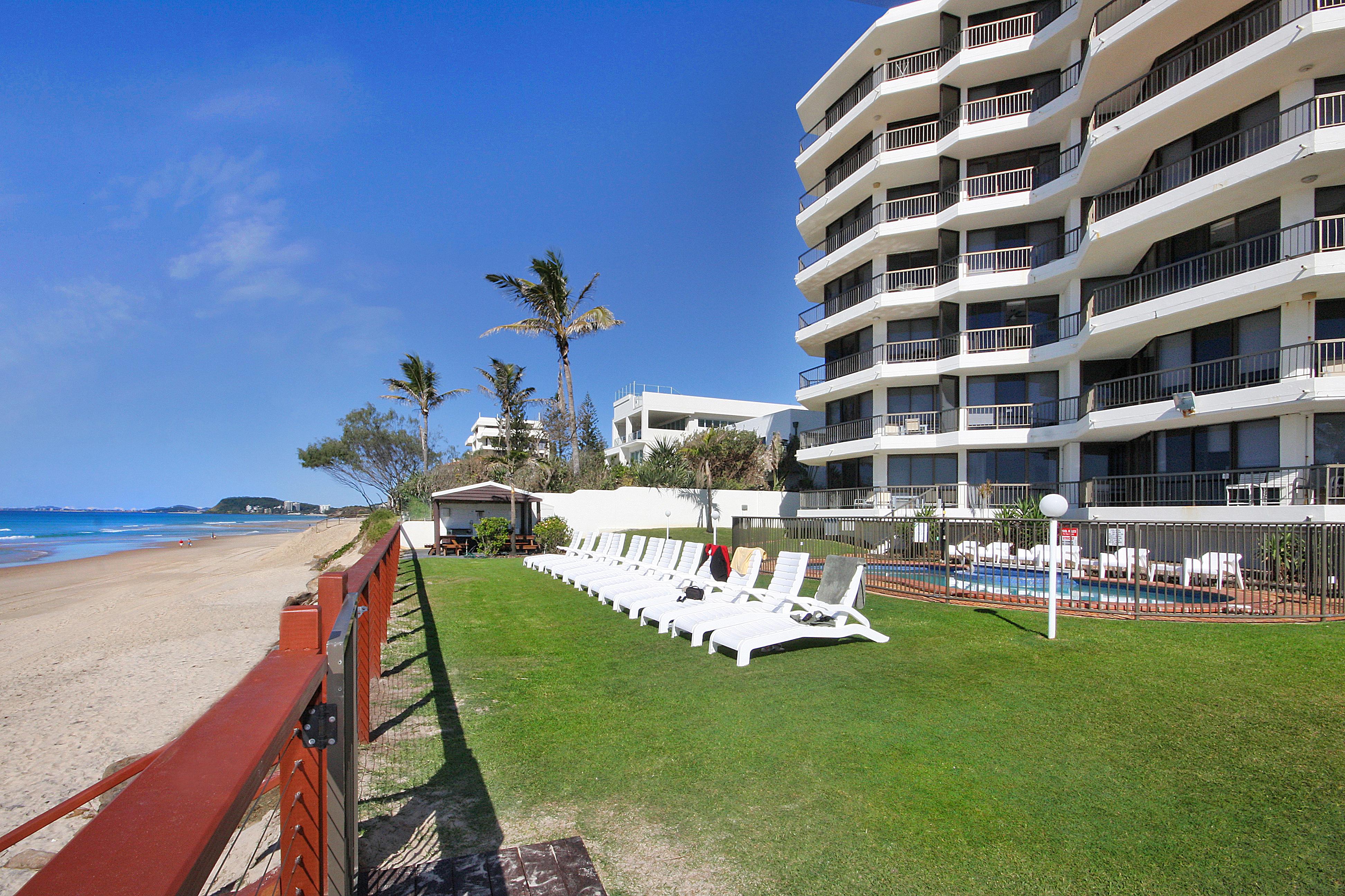 Spindrift On The Beach - Absolute Beachfront Mermaid Beach Esterno foto