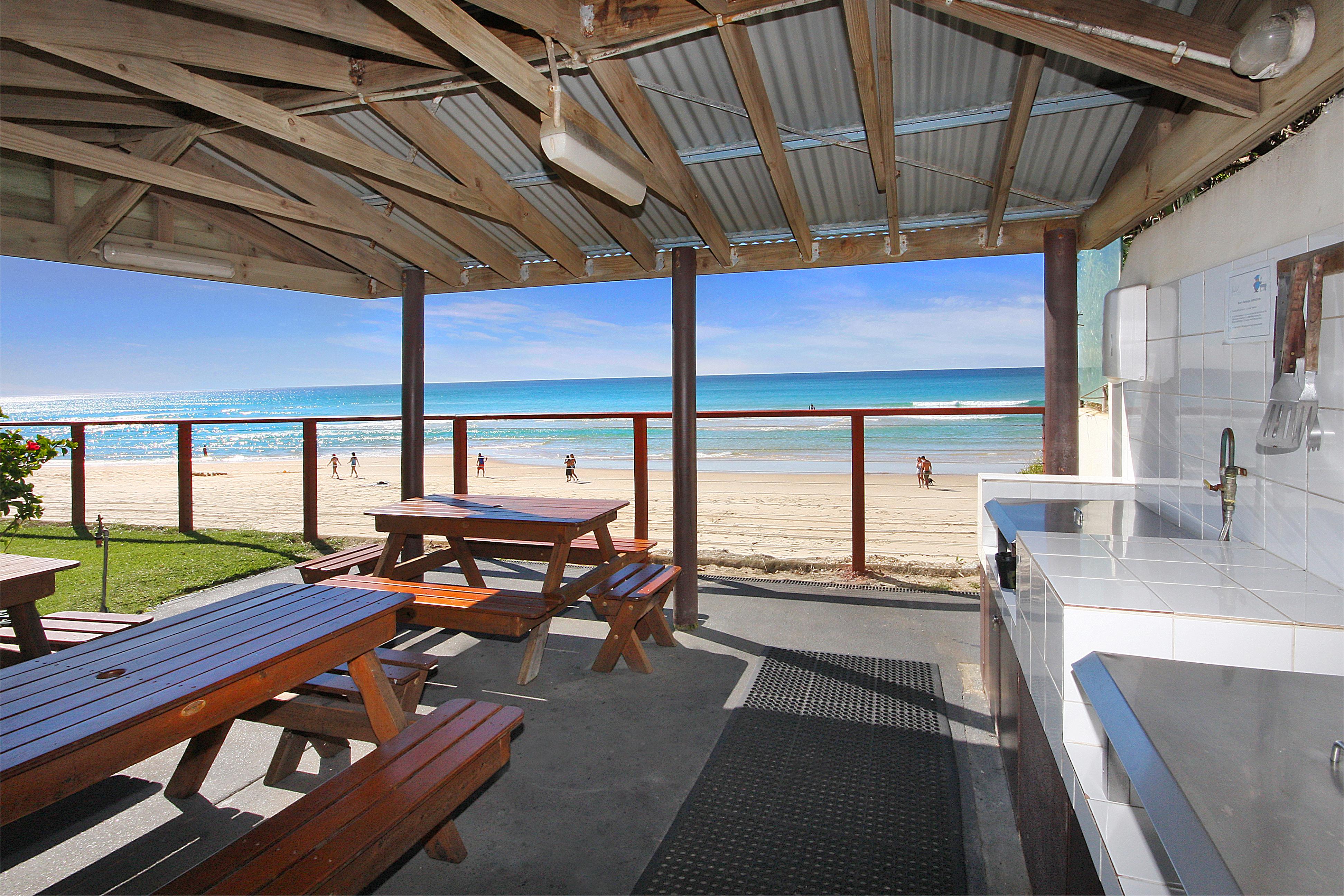 Spindrift On The Beach - Absolute Beachfront Mermaid Beach Esterno foto