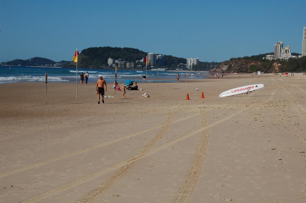 Spindrift On The Beach - Absolute Beachfront Mermaid Beach Esterno foto