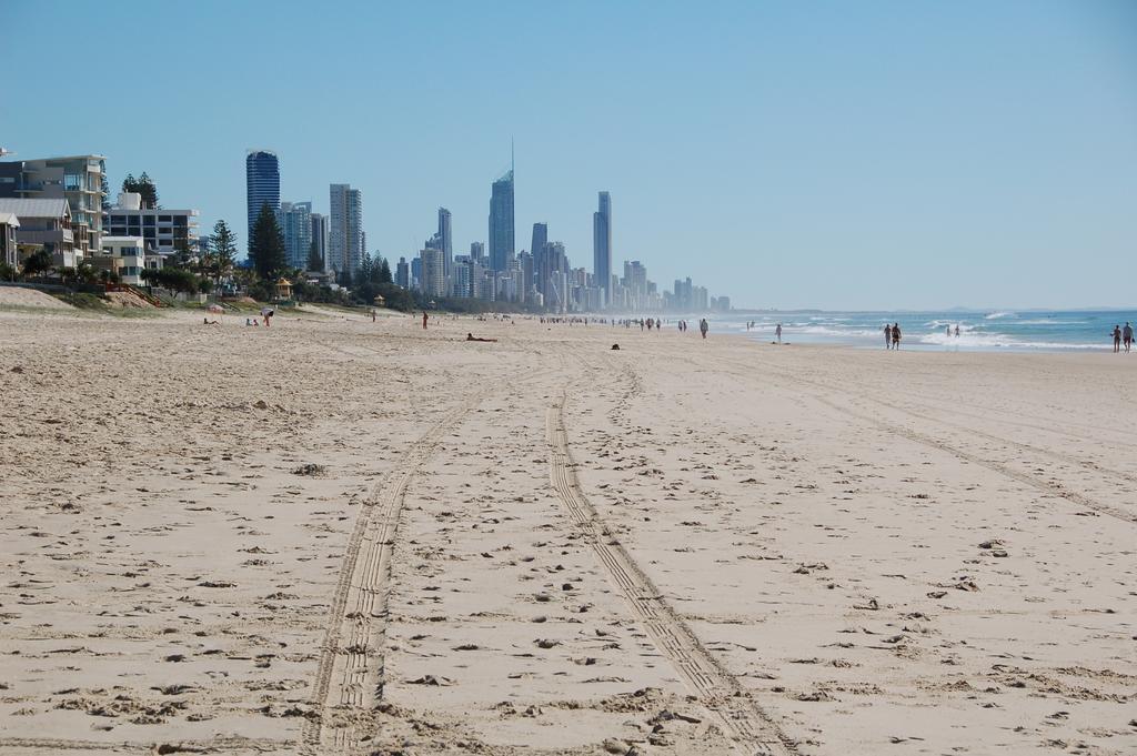 Spindrift On The Beach - Absolute Beachfront Mermaid Beach Esterno foto